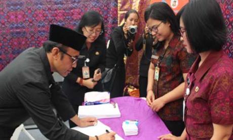 Kunjungan Plt. Walkota ke stand Pameran DKPS