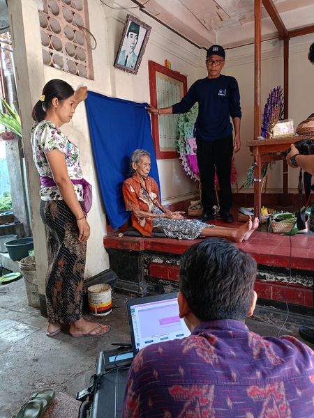 Perekaman KTP-el warga sakit dan disabilitas