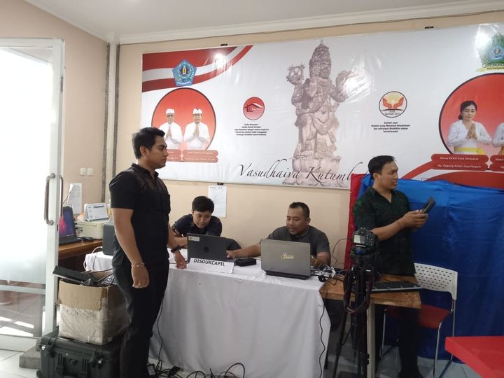 Pelayanan KTP di gedung Nawasena di Jalan Kamboja Kreneng