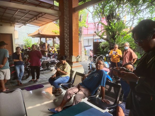 Kegiatan Jemput Bola Pelangi (Pelayanan Langsung Jadi) di Kantor Kelurahan Padangsambian