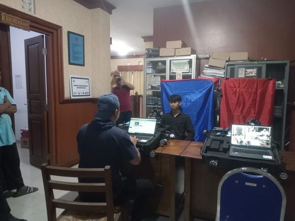 Kegiatan perekaman KTP-el dan aktivasi IKD di Kantor Desa Dauh Puri Kauh