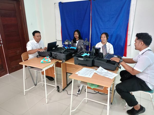 Kegiatan jemput bola perekaman KTP-el di SMAN 12 Denpasar