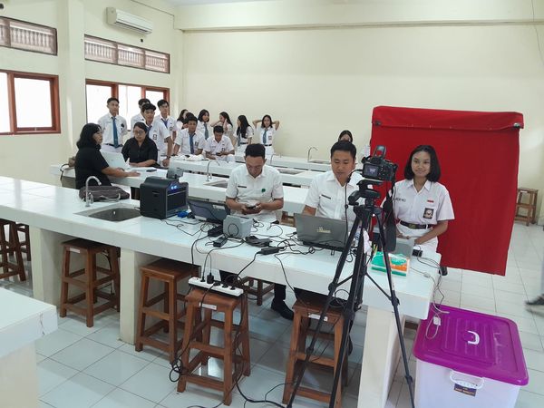 Melaksanakan Kegiatan Jemput Bola Perekaman KTP-el