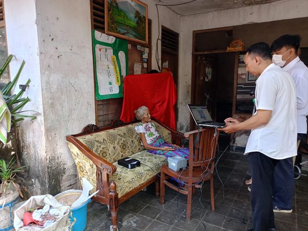 Kegiatan Jemput Bola Warga Sakit di Kelurahan Pedungan