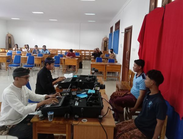 Pelayanan jemput bola perekaman KTP-el di SMAN 10 Denpasar
