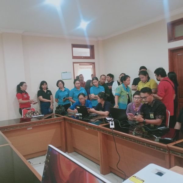 Aktivasi IKD (Identitas Kependudukan Digital) di Kantor Dinas Pendidikan Kepemudaan dan Olahraga Kota Denpasar 