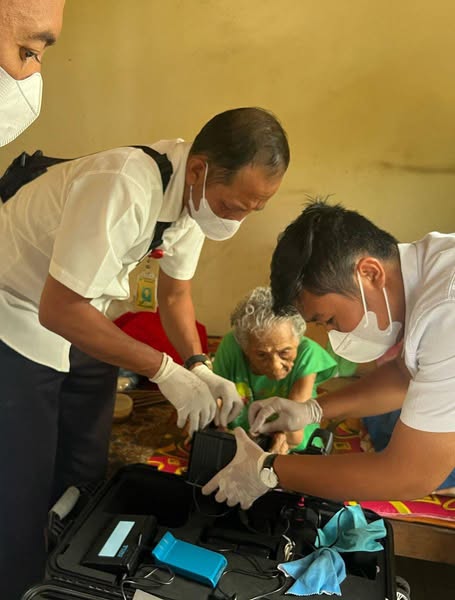 Kegiatan Jemput Bola (JB) perekaman KTP-el untuk warga sakit (Lansia) di Kelurahan Padangsambian. 