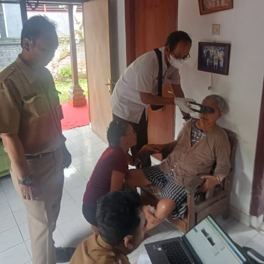 Kegiatan Jemput Bola Perekaman KTP-el di Desa Dauh Puri Klod