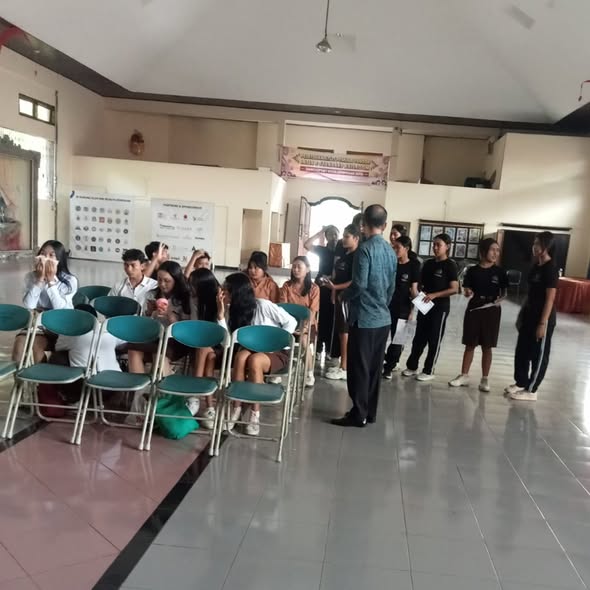 Kegiatan Jemput Bola Perekaman dan Cetak KTP-el bagi siswa di SMKN 3 Denpasar