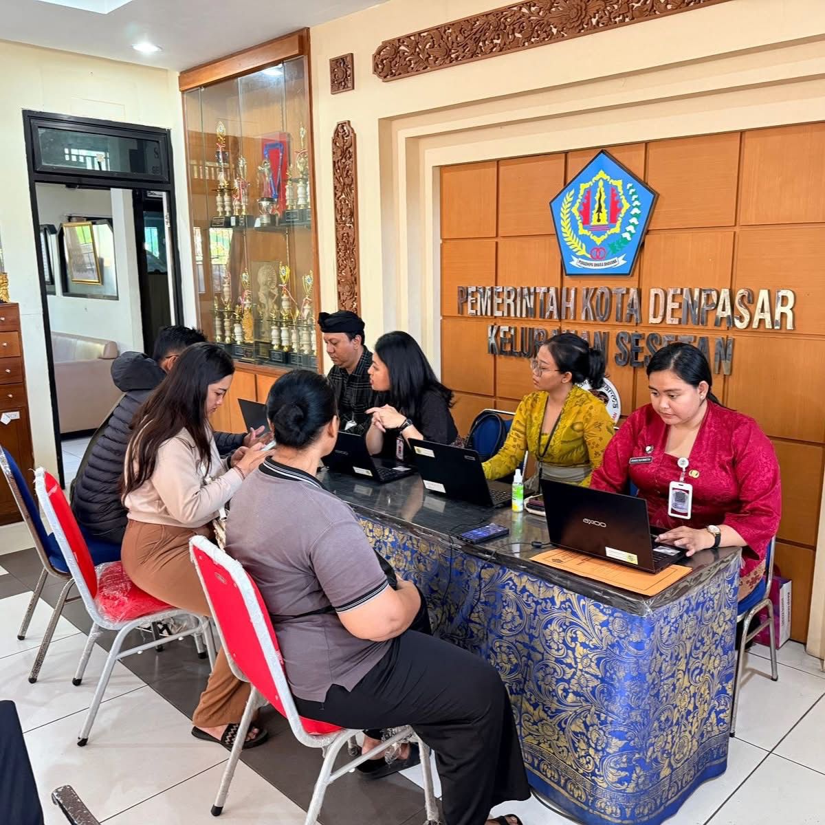 Kegiatan Aktivasi Identitas Kependudukan Digital (IKD) di Kelurahan Sesetan 