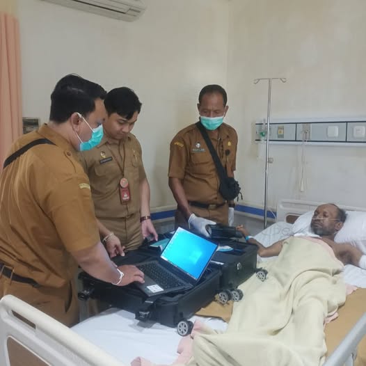 Kegiatan Cek Iris Mata Penduduk Terlantar di RSUD Wangaya