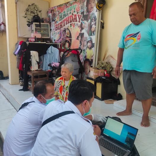 Jemput Bola Perekaman KTP-el Warga Sakit di Br. Sima Sumerta Kaja